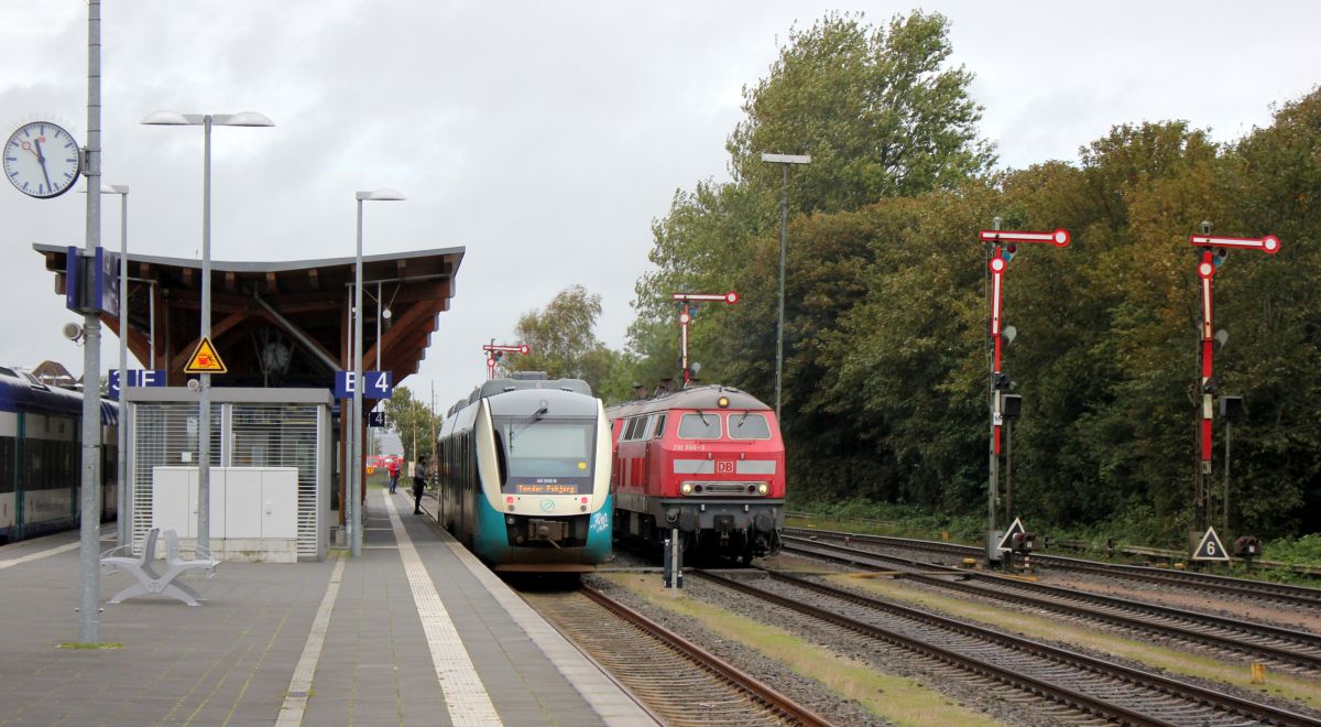 DB 218 366 und Arriva AR 2050, Niebüll 15.09.2019