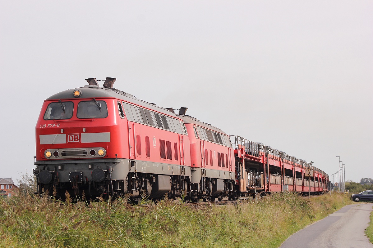 DB 218 379 + 366 mit Shuttle nach Westerland. Lehnshallig 19.09.2020