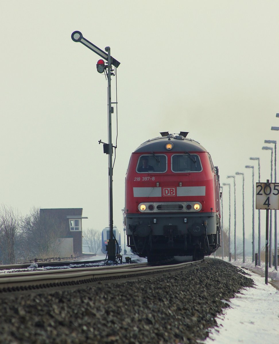 DB 218 397 und 839 mit SyltShuttle nach Westerland. Lehnshallig 05.03.2018