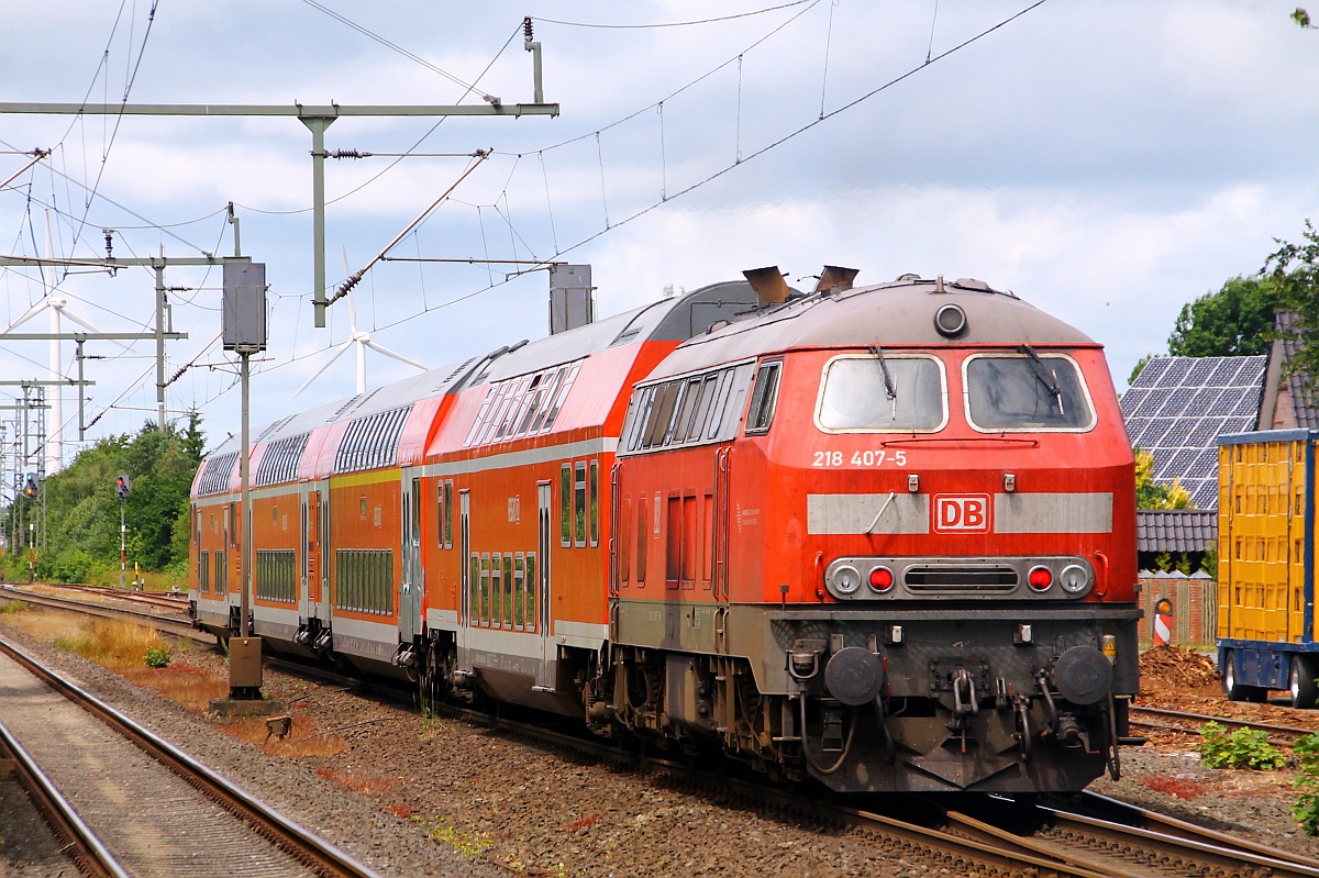 DB 218 407-5 schiebt hier eine RB nach Husum und verlsst gerade den Bhf Jbek. 21.06.2014