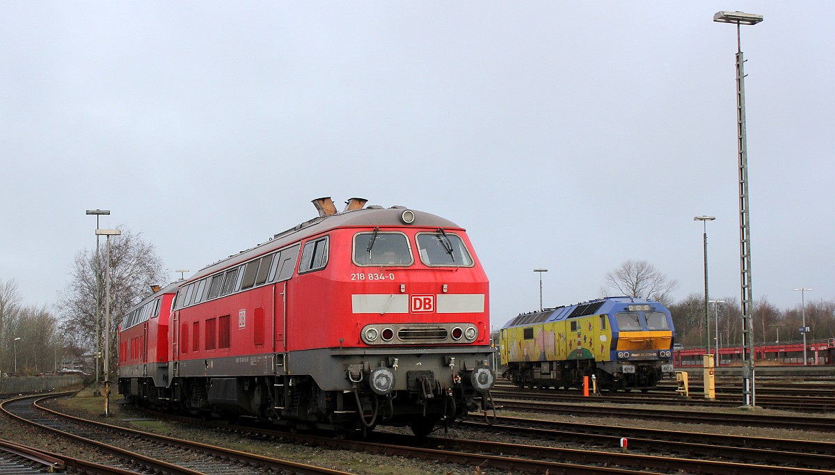 DB 218 834-0(ex 218 367, REV/HB X/06.05.12) dahinter steht die 218 397-8(REV/HB X/03.03.17). Niebüll 05.01.2019