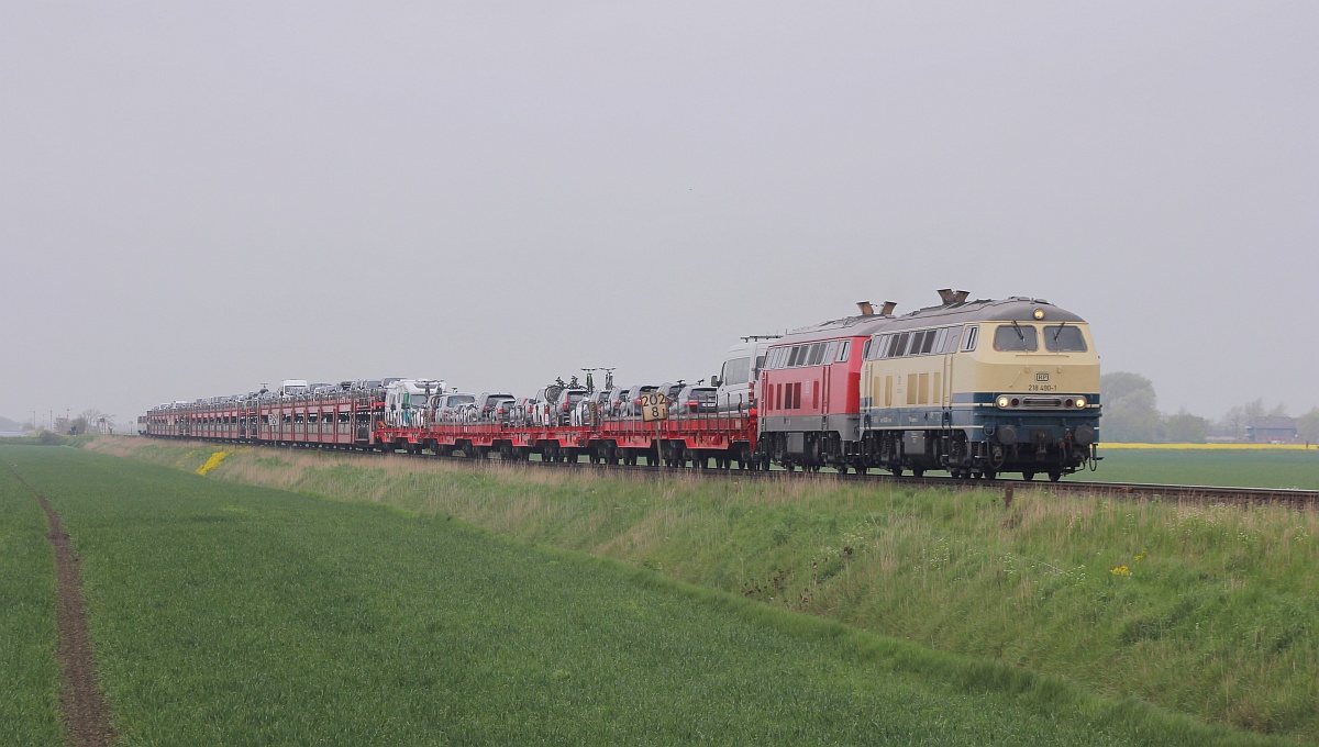 DB 218 836 + RPRS 218 490 mit Sylthuttle nach Niebüll. Bü Triangel 16.05.2021