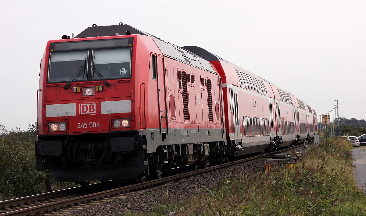 DB 245 004 mit Dosto Park auf dem Weg nach Westerland. Lehnshallig 19.09.2020