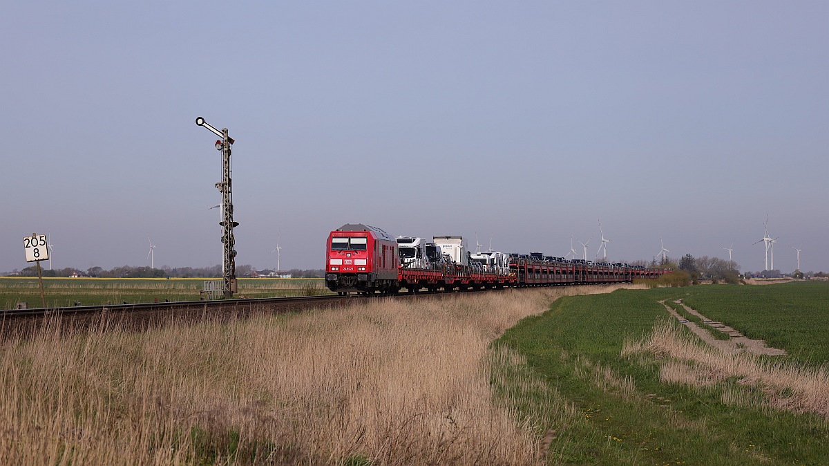 DB 245 021 mit nem SyltShuttle aufgenommen am Bü Lehnshallig (km 205,724) Lehnshallig/Klanxbüll 01.05.2023 