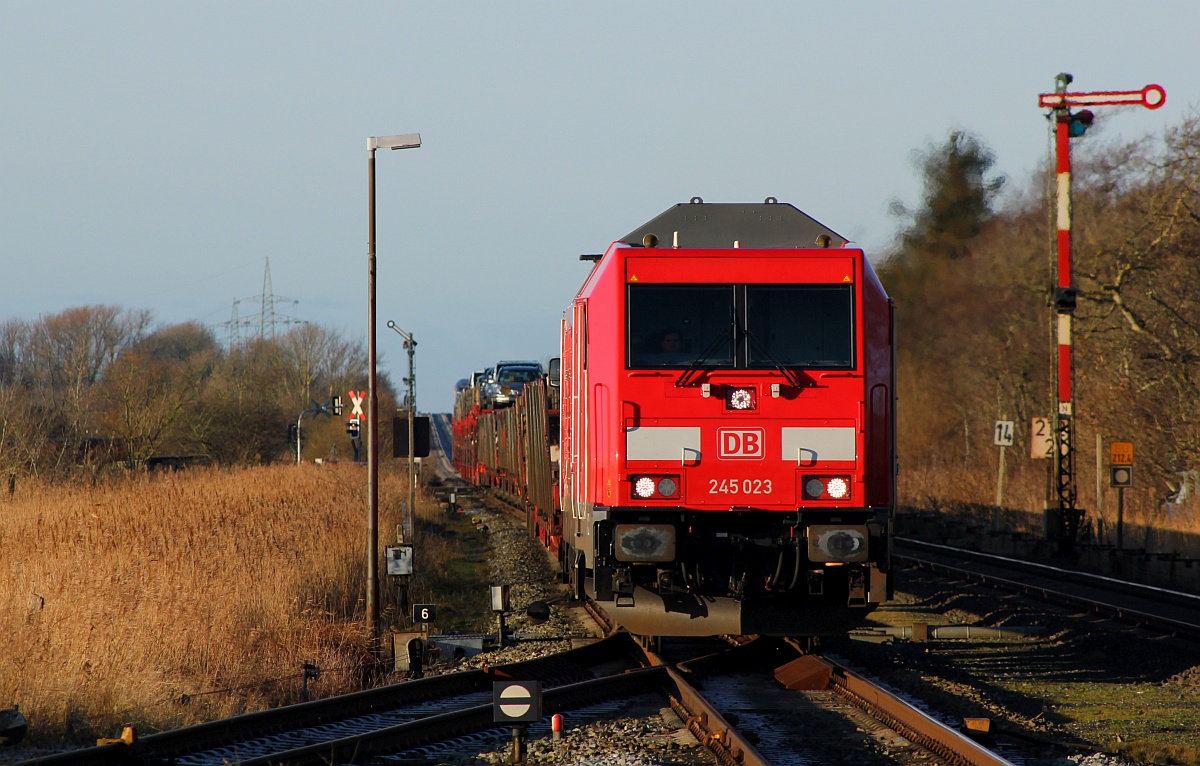 DB 245 023 mit SyltShuttle nach Niebüll in Klanxbüll. 17.12.17