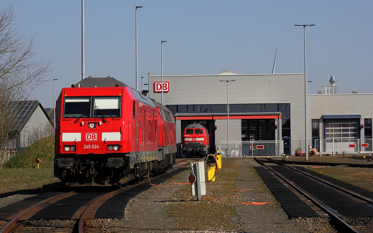 DB 245 024-5(REV/FKR X/22.03.16) und dahinter die 218 344-0(REV/HB X/26.07.17) und hinten die 218 379-6. Niebll 05.04.2020