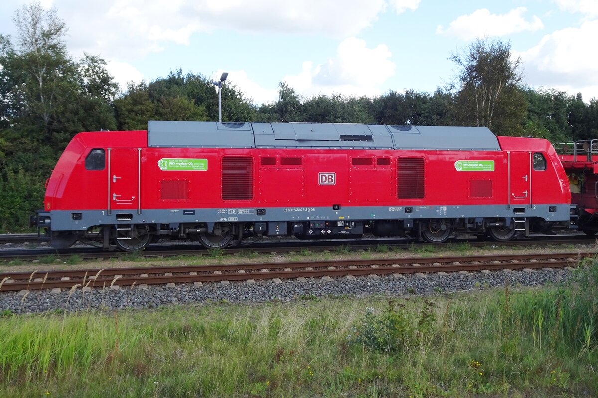 DB 245 027 verlässt Niebüll mit ein Sylt-Shuttle am 20 September 2022.