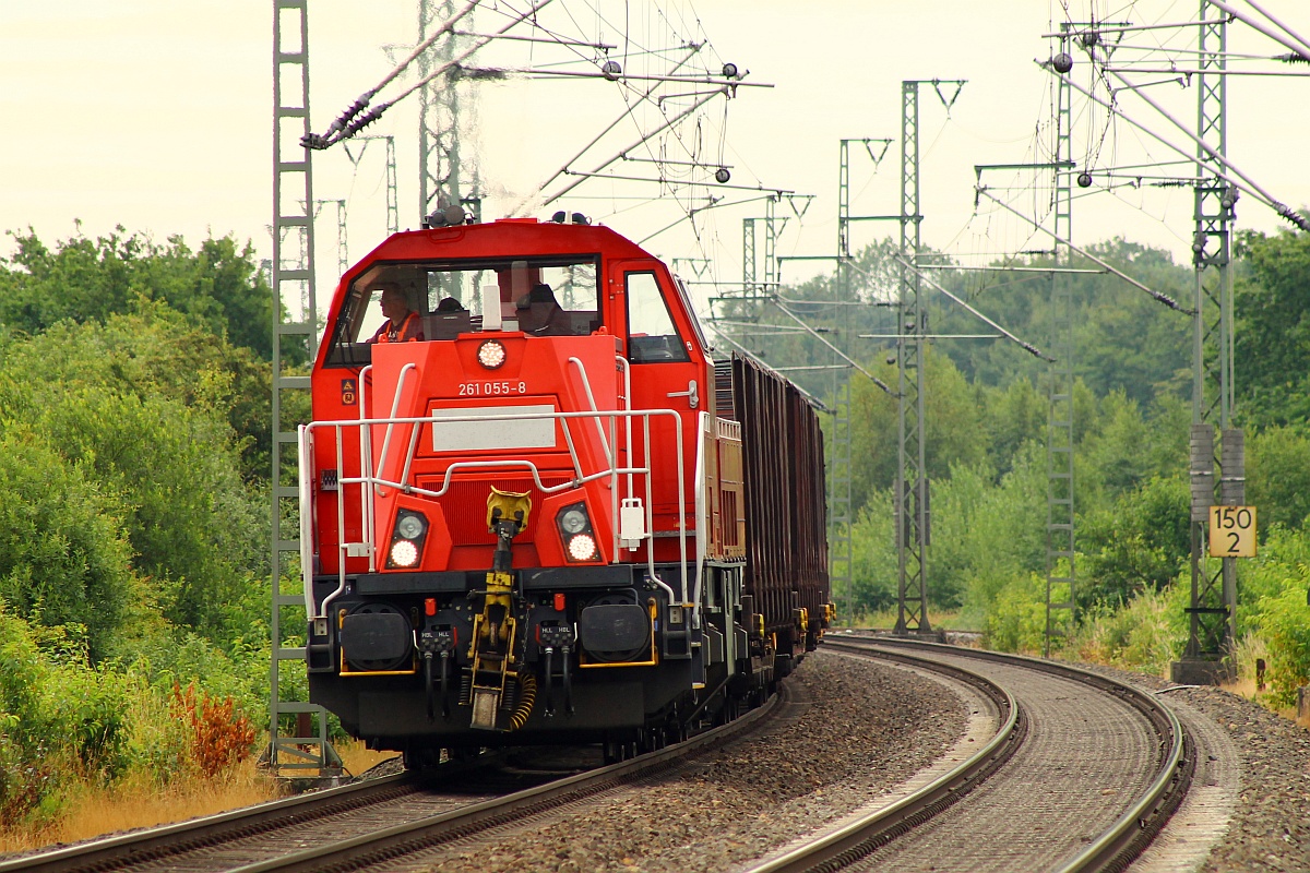 DB 261 055-8 aufgenommen während einer Rangierfahrt mit einem Gz für die Holzverladung in Jübek bei Schleswig vom Bü Jübek-Nord. 03.07.2014