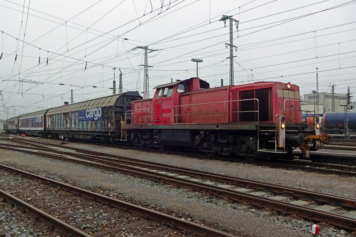 DB 294 593 rangiert am 2 Januar 2020 in Singen (Hohentwiel). 