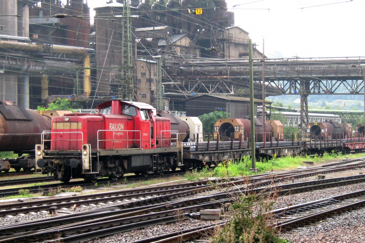 DB 294 854 rangiert der Suppenzug in Vlklingen am 16 September 2011.