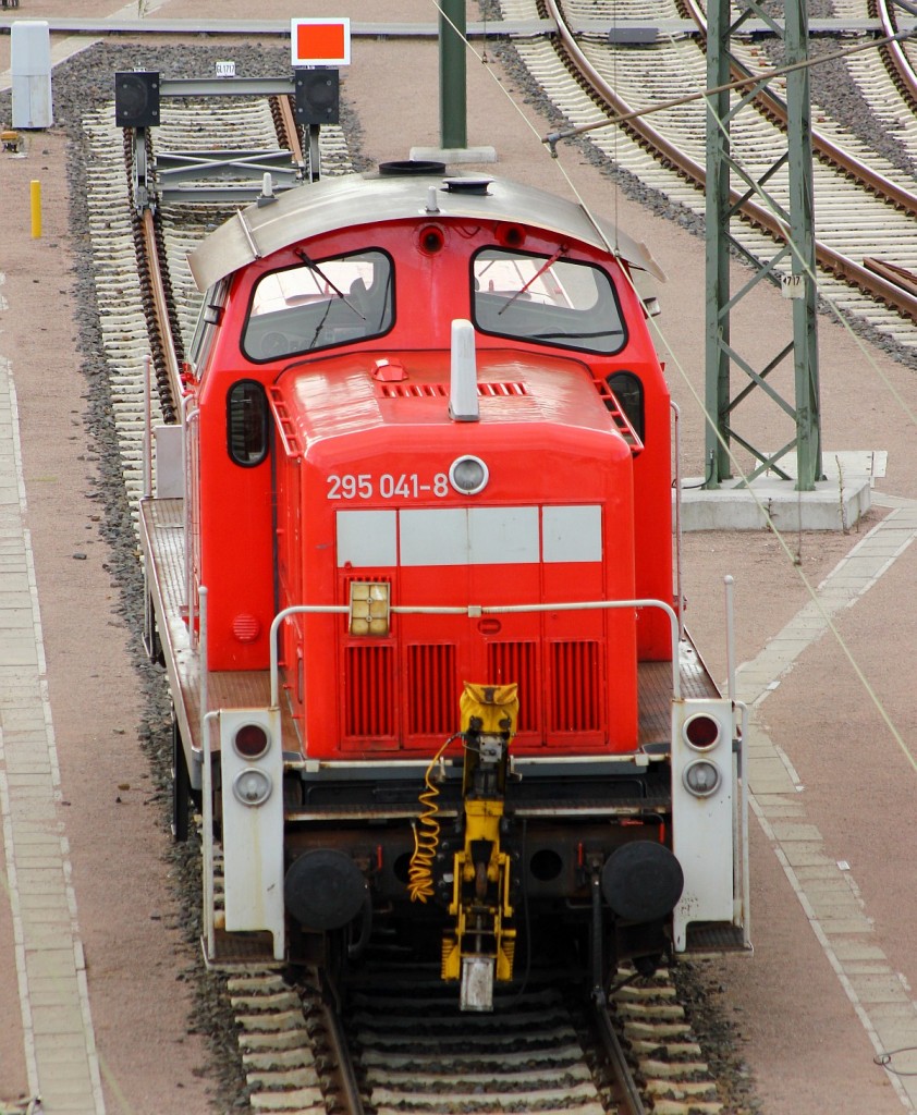 DB 295 041-8 abgestellt im Rbf Maschen. 26.07.2015