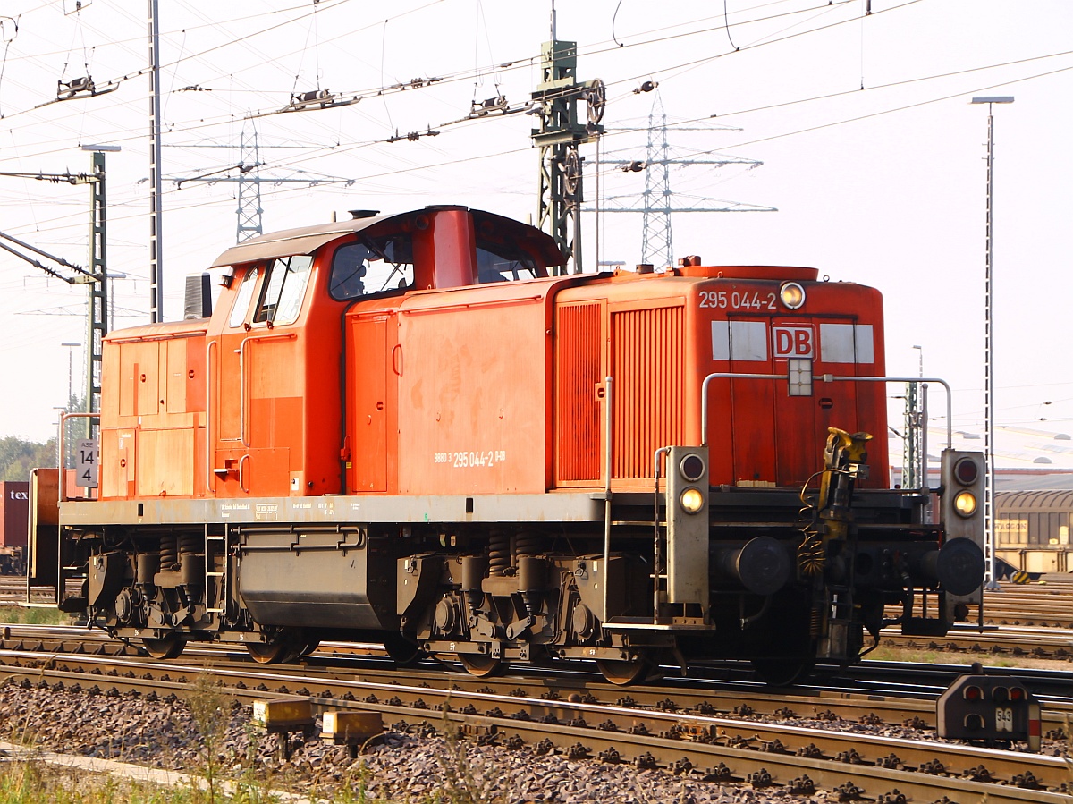 DB 3 295 044-2 auf Rangierfahrt im Bereich Hamburg-Waltershof. 06.09.2014