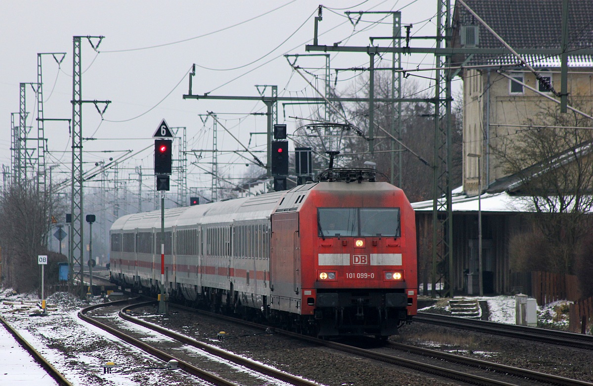 DB 6101 099-0 mit dem Leerpark für den IC 2197 nach Köln auf dem Weg nach Flensburg. Jübek 12.02.2017