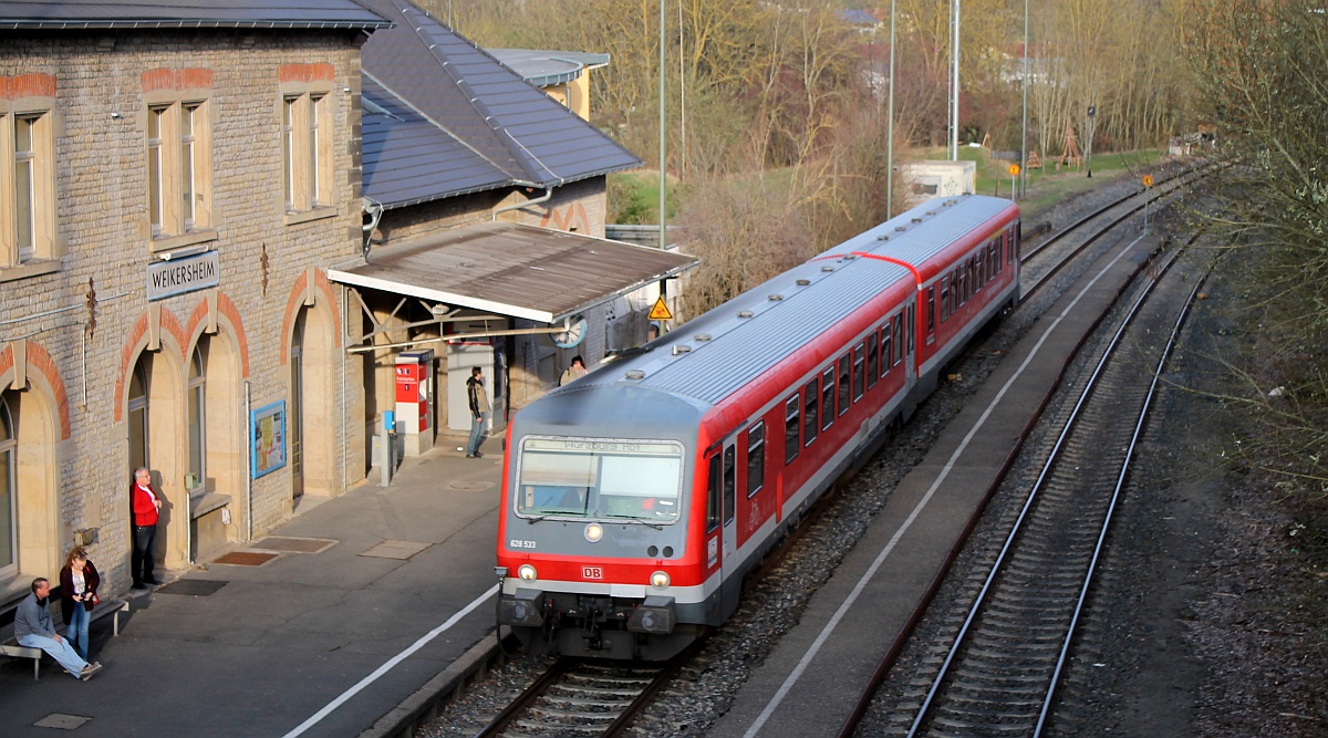 DB 628/928 533 als RE nach Würzburg. Weikersheim  23.03.2017