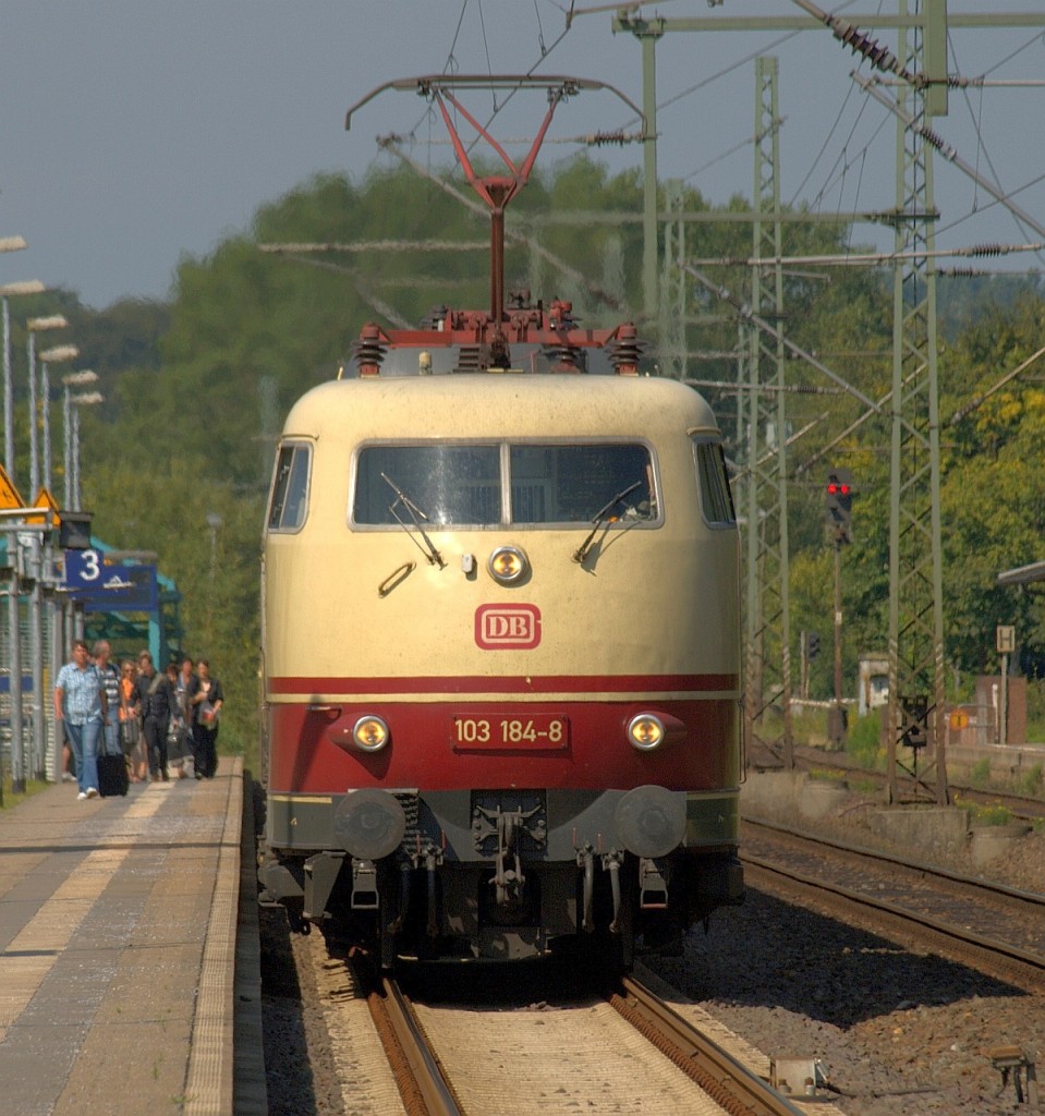 DB E03 184/ 103 184-8 kraftvoll schön und absoluter Kult...21.08.2011 in Schleswig(üaV)