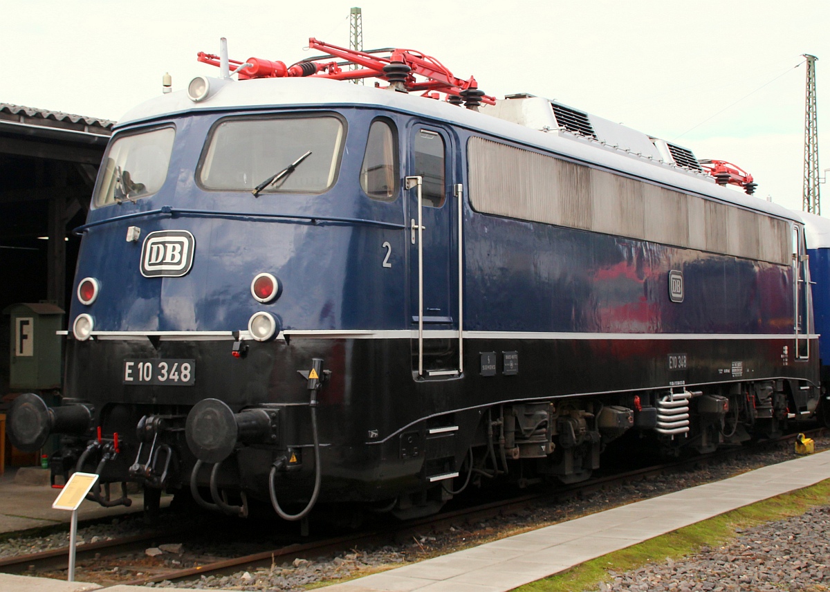 DB E10 348/6110 348-0(19053/1964 Indienstgestellt 11.11.1964 ausgemustert 30.06.2003)Ausstellungsstück im DB Museum Koblenz-Lützel präsentiert sich hier den Besuchern. 29.09.2012(üaV)