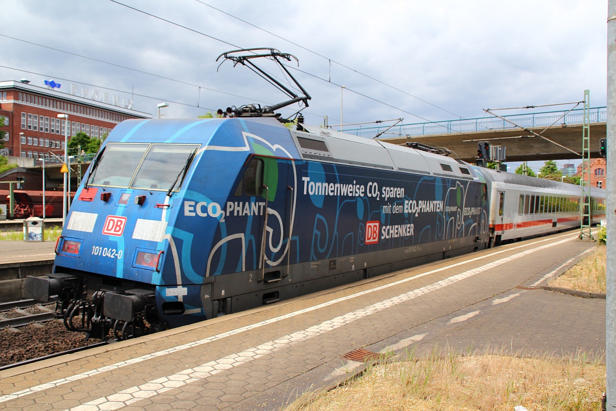 DB  ECO  101 042-0 als Schublok eines IC aufgenommen im Bahnhof Hamburg-Harburg. 09.06.2012(üaVinG)