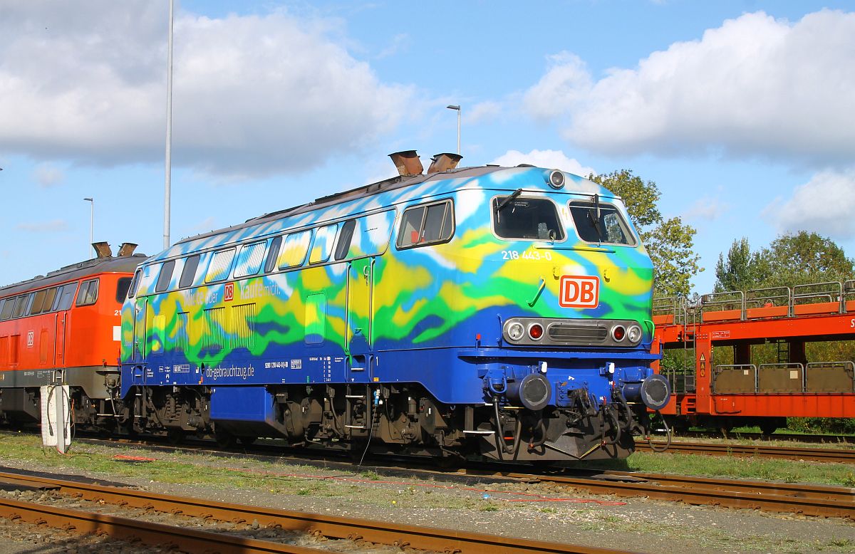 DB Gastlok 218 443 in Tourisik-Lackierung zeigt sich in voller Schönheit im Bw Niebüll, 22.09.2025 DB Gastlok 218 443 in Tourisik-Lackierung zeigt sich in voller Schönheit im Bw Niebüll, 22.09.2025