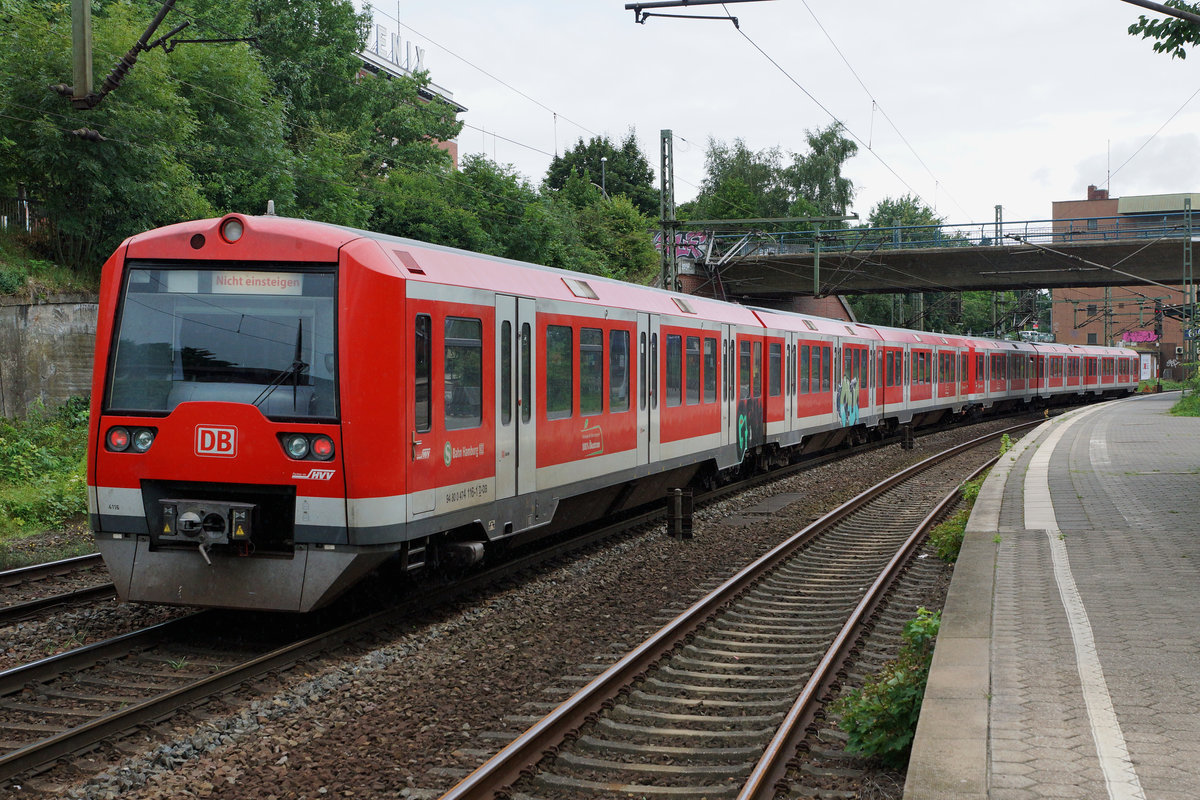 DB: HAMBURGER S-BAHN ausserhalb der heimischen Geleise anlässlich einer Dienstfahrt in Hamburg-Harburg am 9. August 2016. Auf diesem Geleise verkehren normalerweise nur Güterzüge.
Foto: Walter Ruetsch 