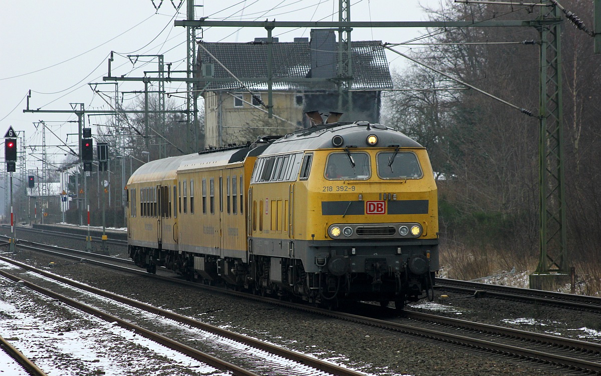 DB Netzinstandhaltung 218 392-9 mit dem Messwagen 99 80 93-60 005-9 und dem Steuerwagen 99 80 93-60 003-4 Bybdzf 323 (ex 50 80 80-35 680-3 Bybdzf 482.1) auf dem Weg nach Flensburg. Jübek 12.02.2017