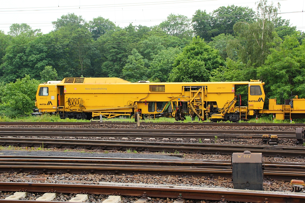 DB Netzinstandhaltung Matisa B66U-D USM 741 abgestellt in Koblenz-Ltzel 03.06.2012 (01600)