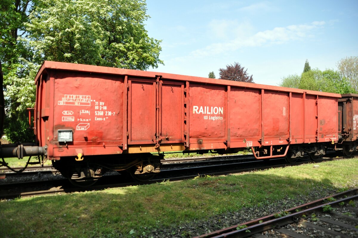 DB Railion Logistics Hochbordwagen 31 rIV 80 D-DB 53 68 238-7 Eaos-X 075 in Wei�enhorn am 02.05.2011. 