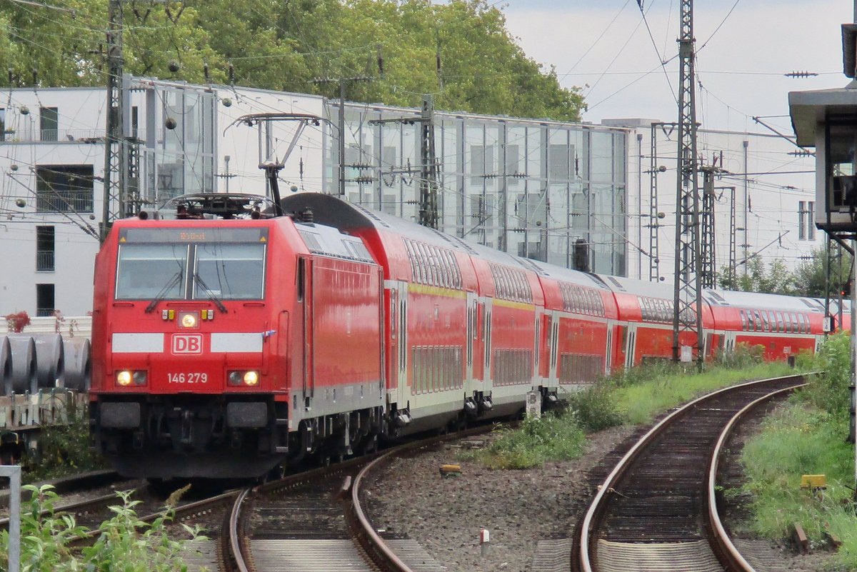 DB Regio 146 279 treft am 4 Oktober 2017 in Köln Hbf ein.