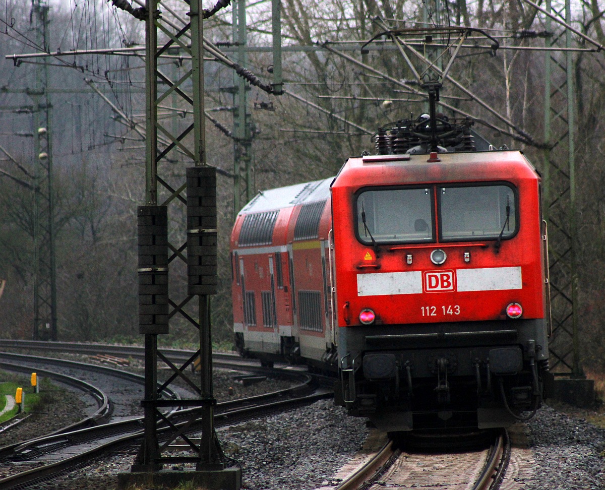 DB Regio Kiel 6112 143-3 schiebt hier den RE7 Richtung Flensburg aus Schleswig raus. 17.12.2015