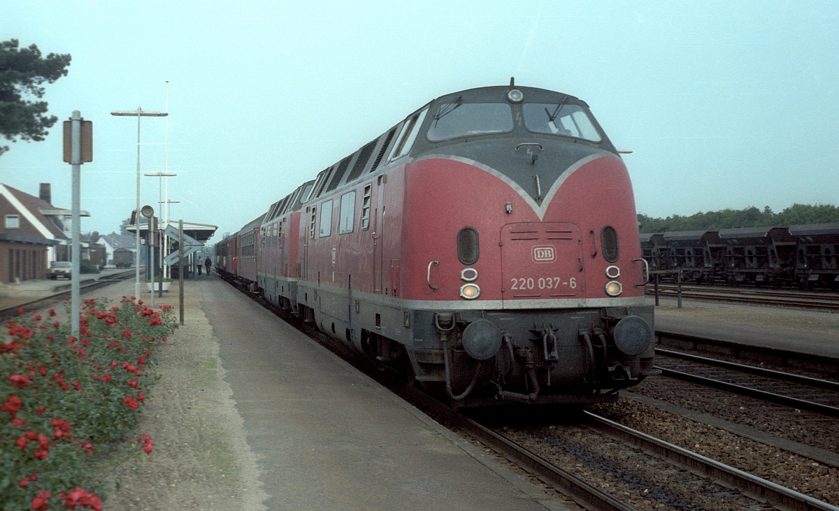 DB V 200 037 + V 200 076 Tinglev 26.09.1981