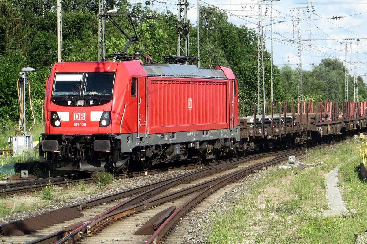 DBC 187 136 durchfahrt Donauwörth am 25 Mai 2022.