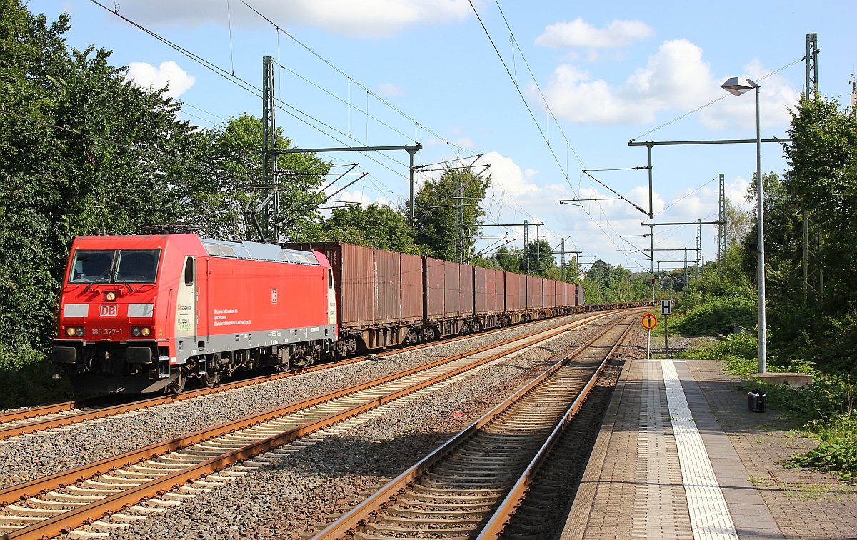 DBCSC 185 327-1 mit dem Volvo Zug nach Schweden. Schleswig 23.08.2017