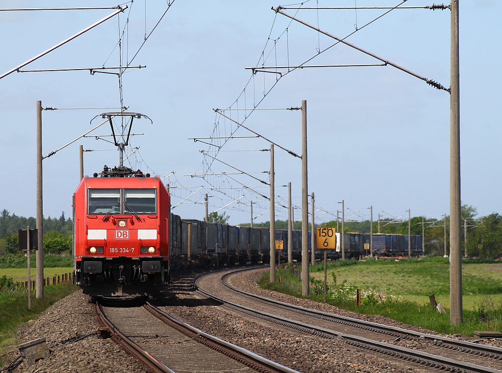 DBS/RSC 185 334-7 mit dem Samskip-KLV aufgenommen am Bü Jübek-Nord. 02.06.2013 