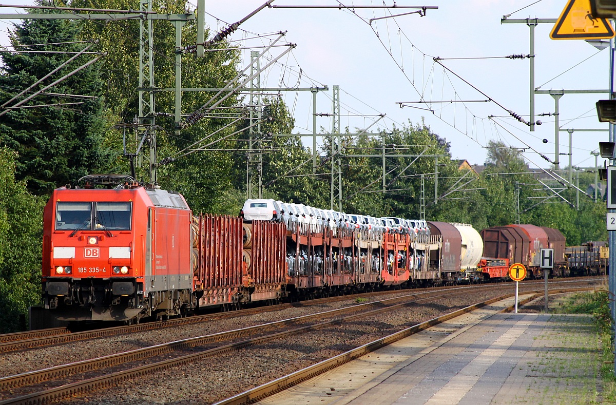 DBS/RSC 185 335-4 mit dem EZ-Z 44781 bei der Durchfahrt in Schleswig. 17.08.2013