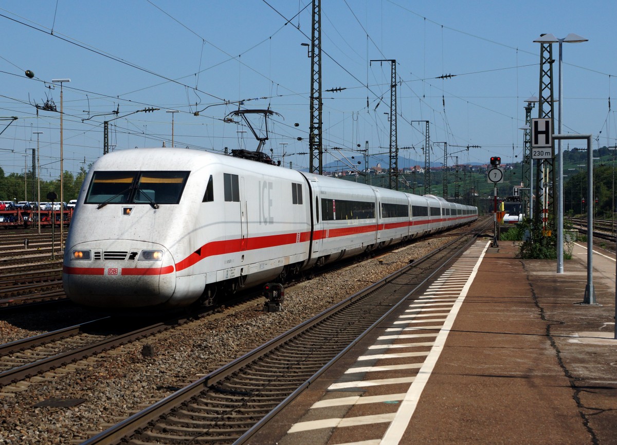 DB/Weilam Rhein: ICE der ersten Generation auf der Fahrt nach Basel SBB anlsslich der Bahnhofsdurchfahrt Weil am Rhein am 7. August 2015.
Foto: Walter Ruetsch