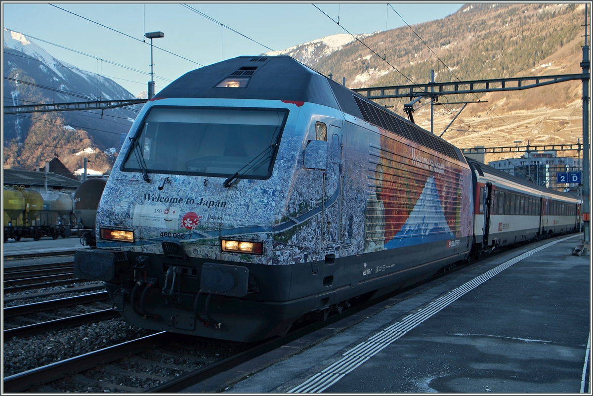 Den Japanern gleich getan: Einfach drauflosgeknipst, trotz misseralbem Licht. 
Die neue SBB Re 460 036-7 Werbelok in Martigny
20. Feb. 2015