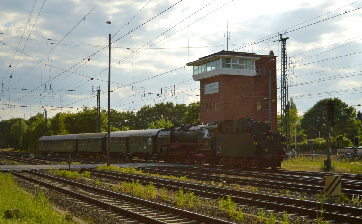 Den letzten Zug der Bahnwelttage bespannte die 01 118(HEF). Hier bei der Einfahrt in Darmstadt Kranichstein am 17.05.2015