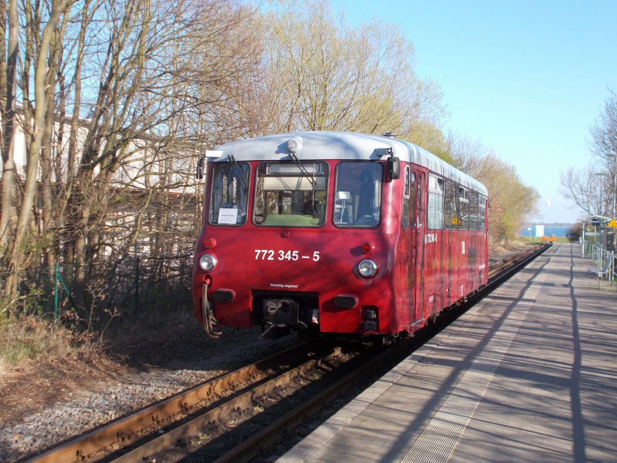 Der 22.April 2015 war schon der letzte Einsatztag auf R�gen f�r den LVT 772 345 den ich bei seiner Pause in Lauterbach Mole fotografierte. Platz.3 (Bild des Monats) April.2015