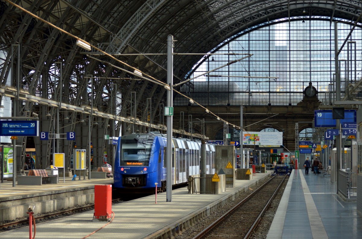 Der 620 413 der vlexx im Frankfurter Hbf am 26.04.2015