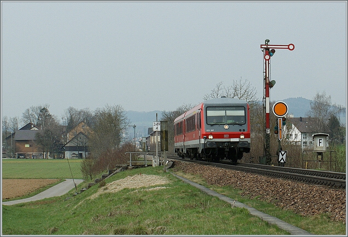 Der 628 /928 207 ist bei Neunkirch auf der Fahrt in Richtung Schaffhausen. 

8. April 2010