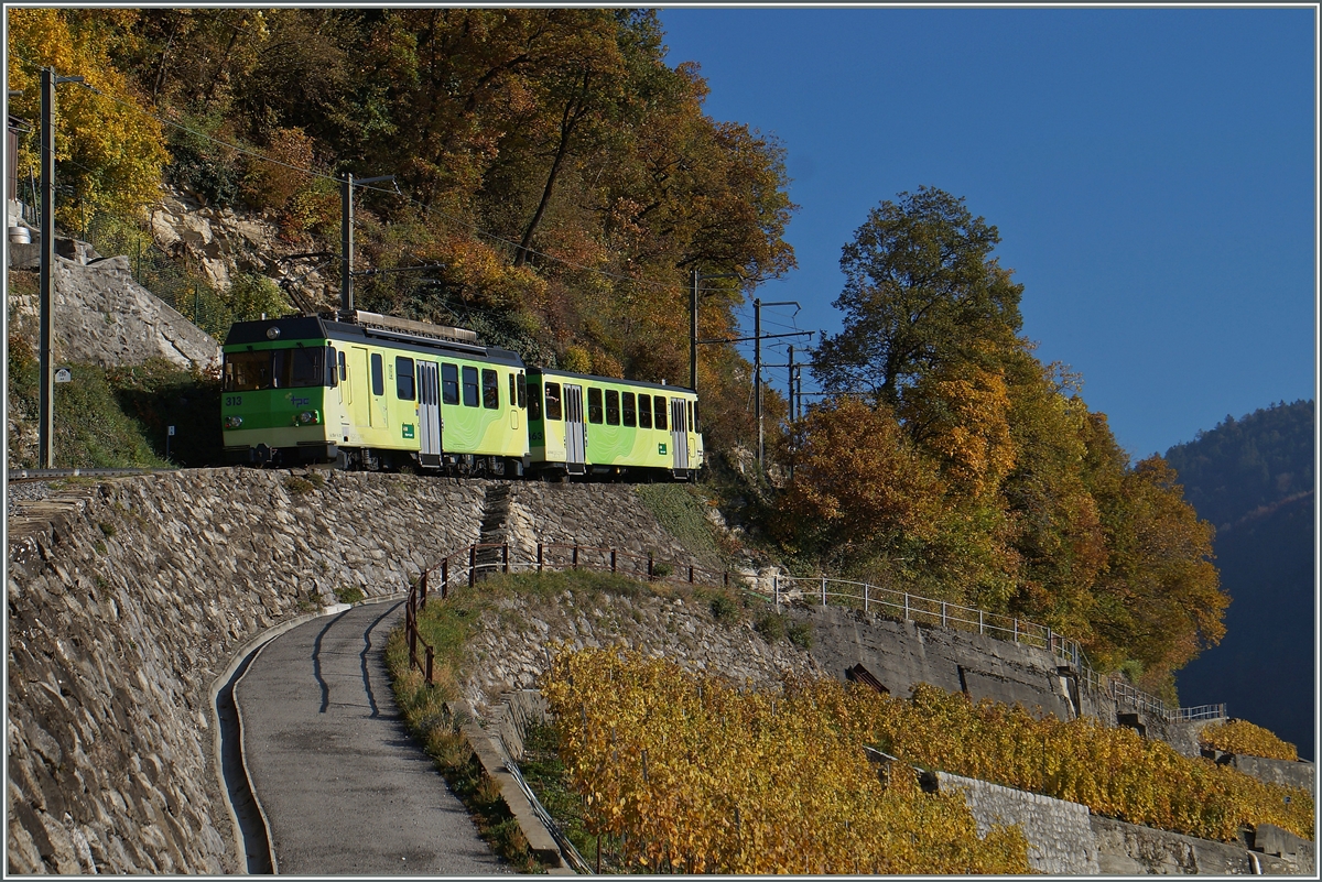 Der A-L Regionazug 248 von Aigle nach Leysin erreicht in Kürze den halt Fontanney.
1. Nov. 2015