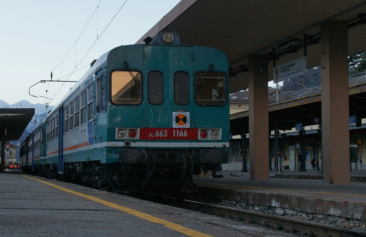 Der Aln 663 1166 (und zwei weitere) sind aus Novara in Domodossola eingetroffen.
24. Jan. 2014 