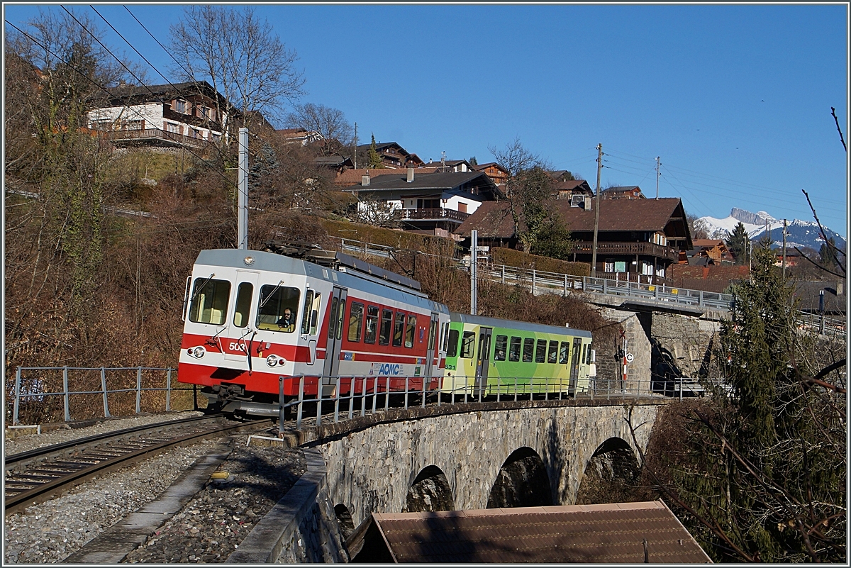 Der AOMC BDeh 4/4 503 auf der Brcke bei Chemex am 1. Juli 2016. Zur Zeit wird die Strecke an die brigen TPC Strecken angepasst (Stromspannung und Zahnstangensystem) was zur Abstellung vieler lterer und weniger lterer AOMC Fahrzeugen fhrt.
(da falsch skaliert habe ich das Bild von gestern nochmals hochgeladen, nun mit px 1200)