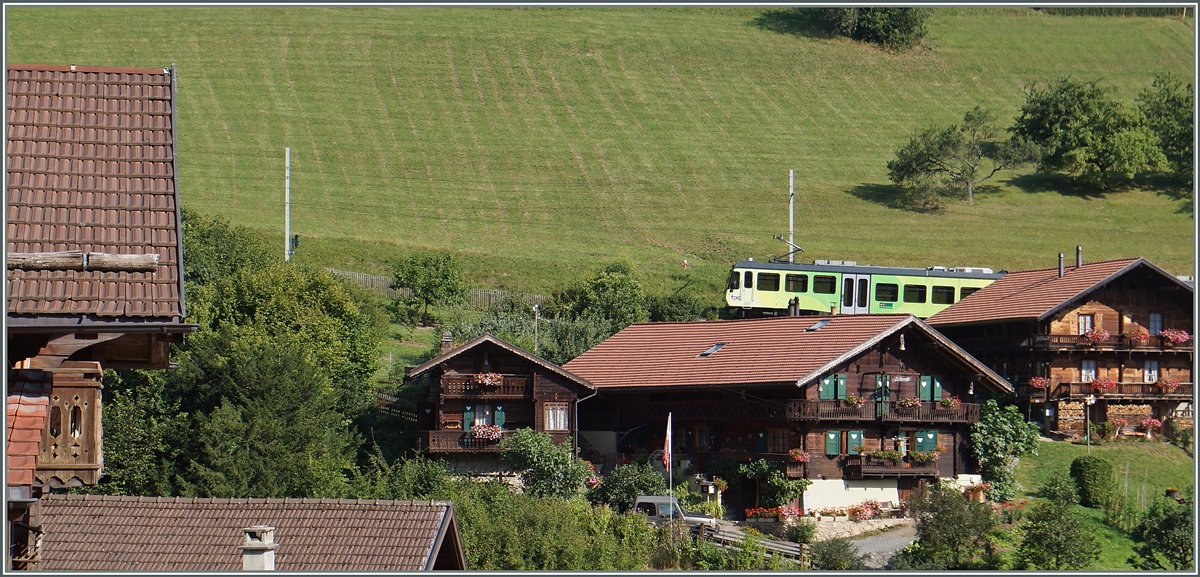 Der AOMCBeh 4/8 versteckt sich etwas hinter den Chaletas von Troitorrents.
11. August 2015 