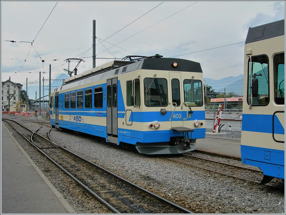 Der ASD BDe 4/4 403 rangiert in Aigle im  alten  Schmalspurbahnhof. 

14. Sept. 2006