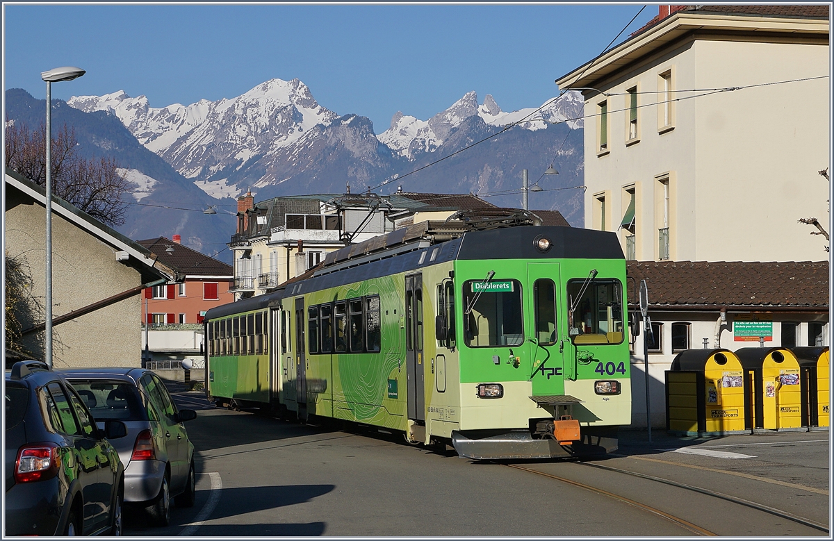 Der ASD BDe 4/4 404 mit Bt beim Halt in Aigle Place du Marché ADS.
23. Feb. 2019