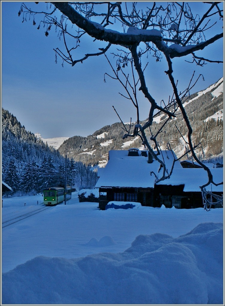 Der ASD Regionalzug 426 bestehend aus Bt 432 un BDe 4/4 402 Les Diablerets erreicht in Kürze Les Diablerets (1155 müM).
25. Jan. 2014 