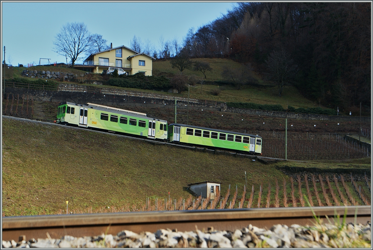 Der ASD Regionalzug 442 von Aigle nach Les Diablerets gewinnt in weiten Schleien in den Weinbergen oberhab von Aigle an Höhe.
50 Jan. 2014 bereis