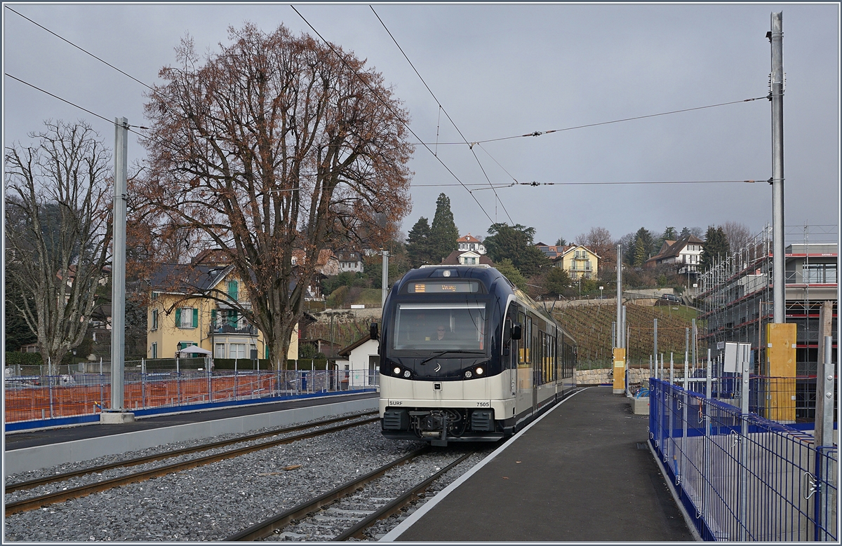 Der Bahnhof von St-Légier hat nach dem gut einjährigen Umbau sein Gesicht fast Komplet geändert, als Anhaltspunkt dienen das Bahnhofsgebäude un der mächtige Baum auf dem Bahnhofsplatz.
28. Dez. 2018
