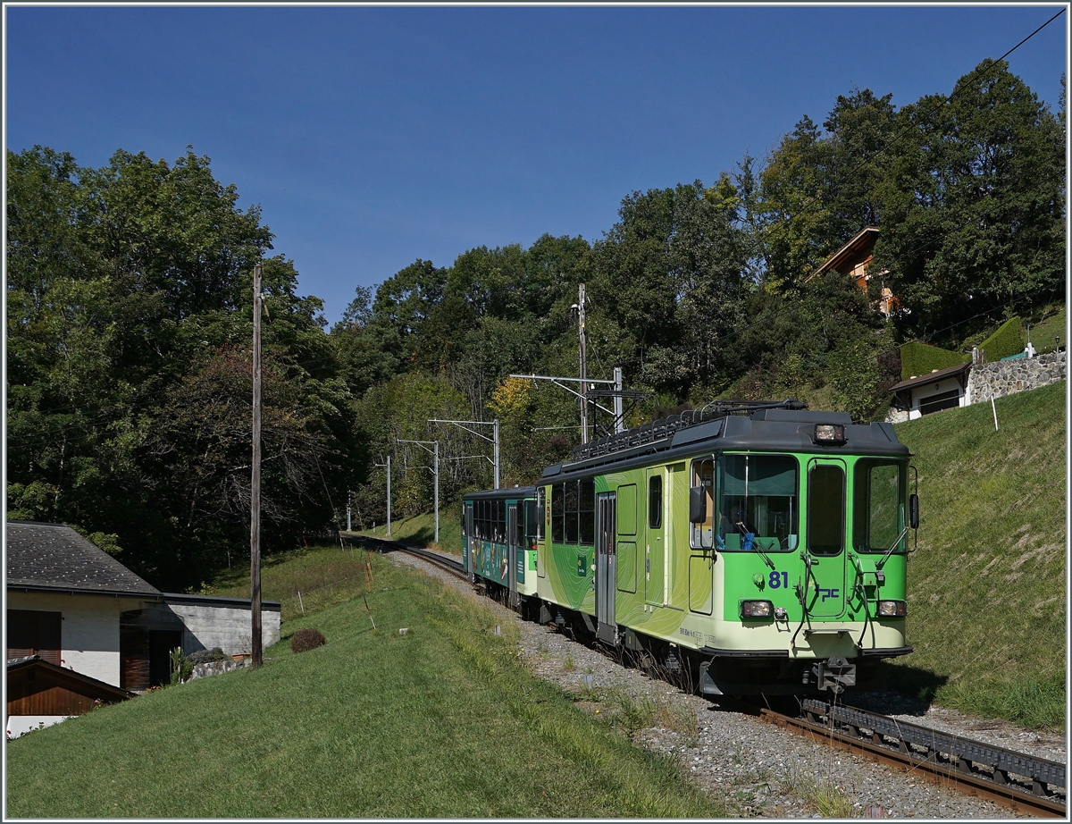 Der BDeh 4/4 81 mit seinem Bt 63 als Regionalzuug 537 von Villars nach Bex erreicht in Kürze Les Posses.

11. Okt. 2021