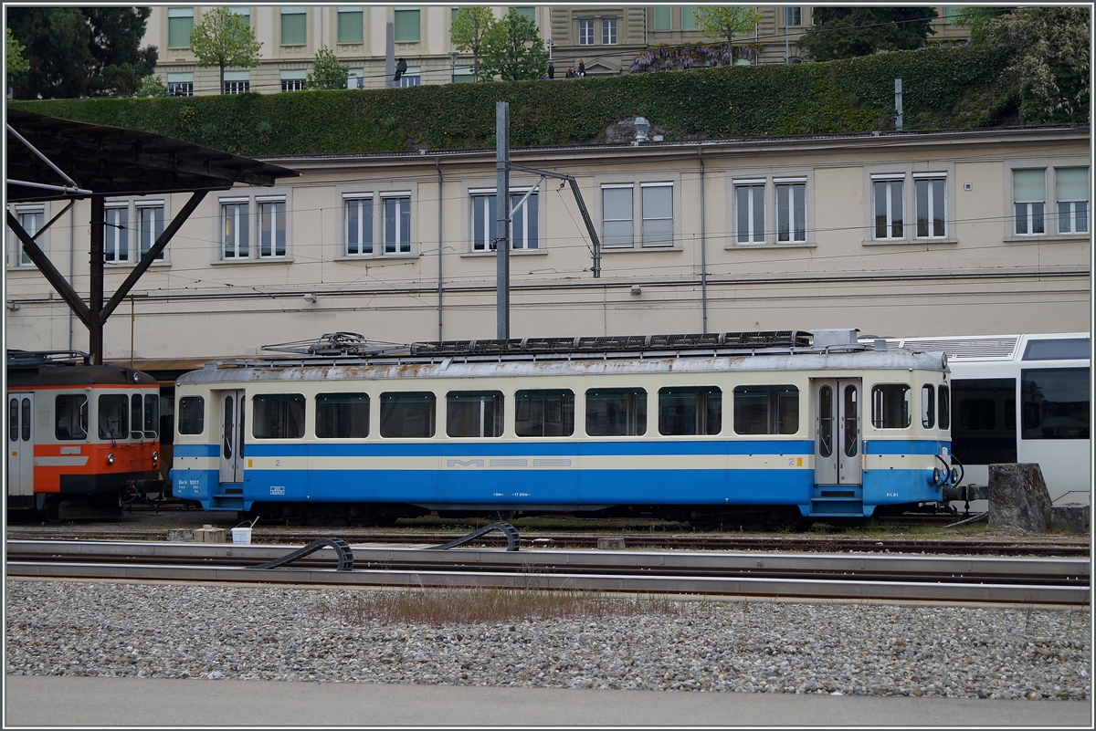 Der Be 4/4 1001 der MOB in Montreux; Baujahr 1955, erst bei der LCD (Lucano Cadro Dino Bahn) im Einsatz, wurde der Triebwagen 1972 von der MOB bernommen.
Montreux, den 18. April 2014 
